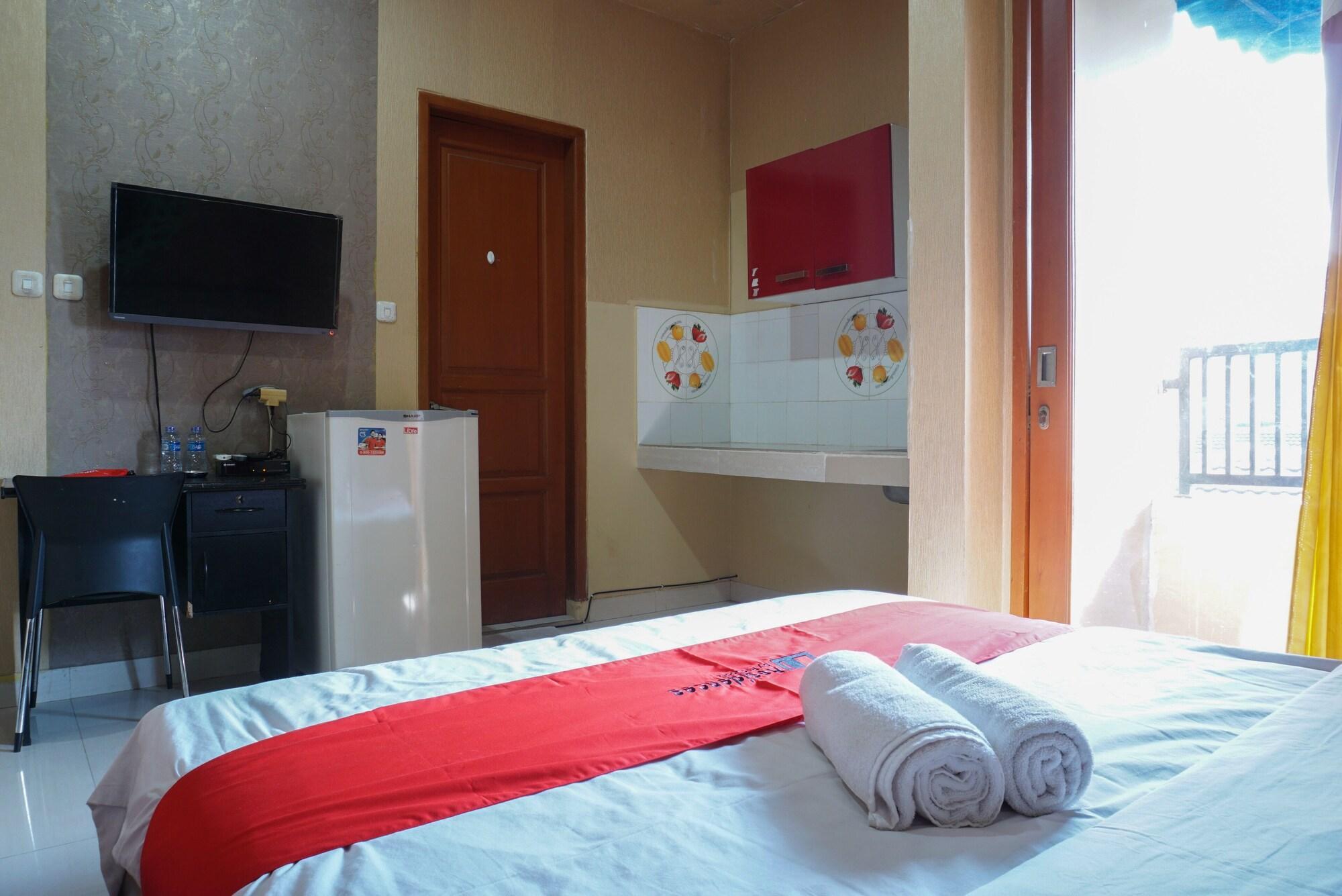 Готель Reddoorz Near Kemang Square Джакарта Екстер'єр фото