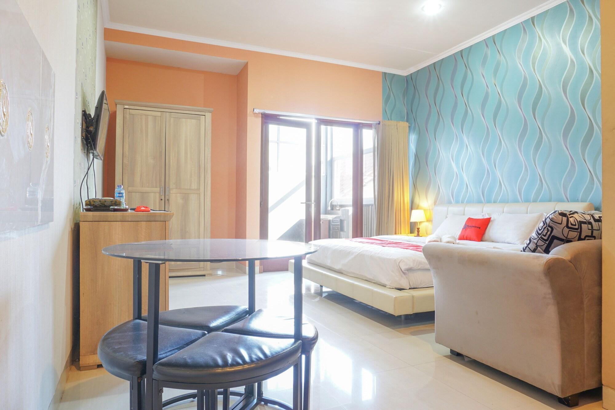 Готель Reddoorz Near Kemang Square Джакарта Екстер'єр фото