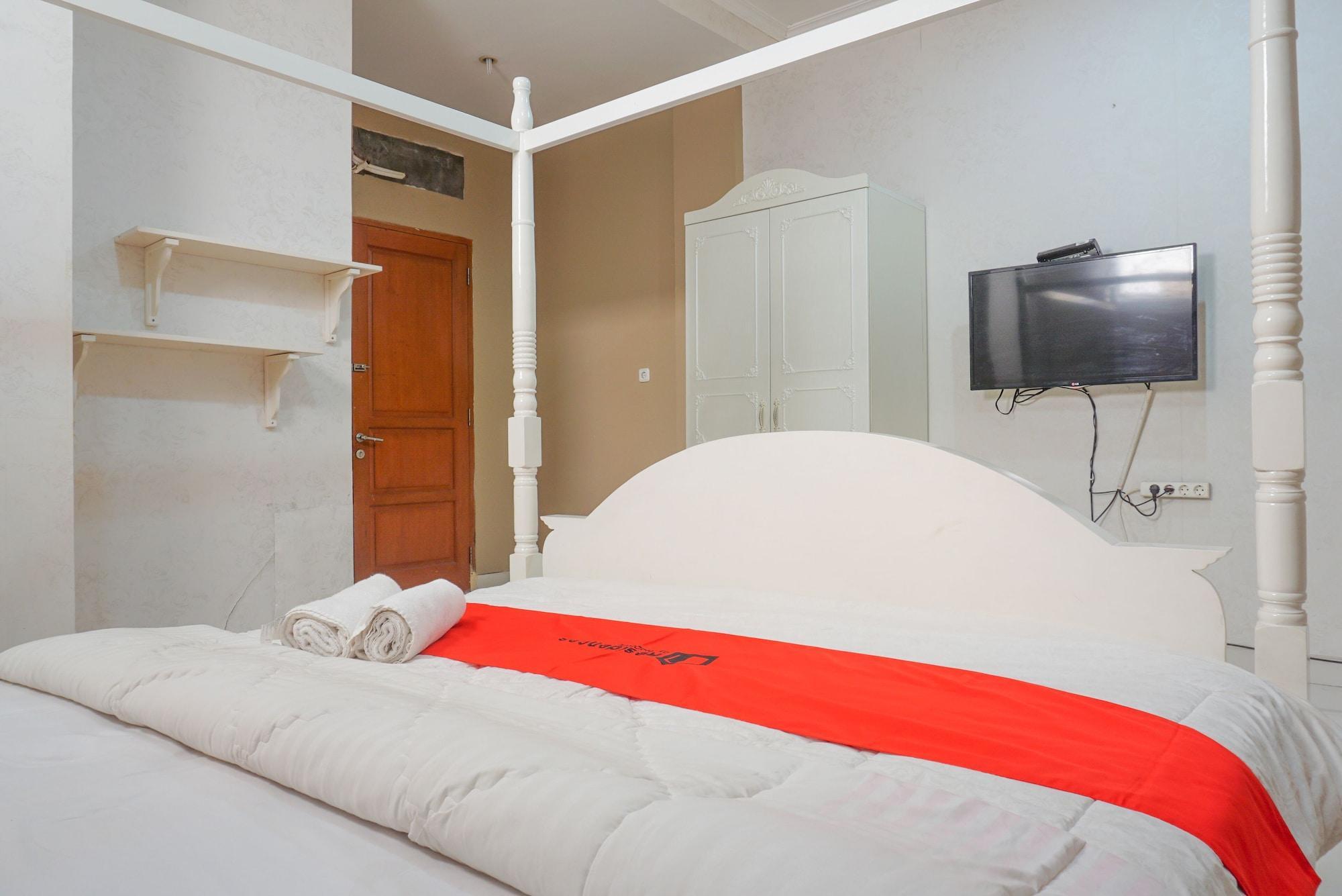 Готель Reddoorz Near Kemang Square Джакарта Екстер'єр фото