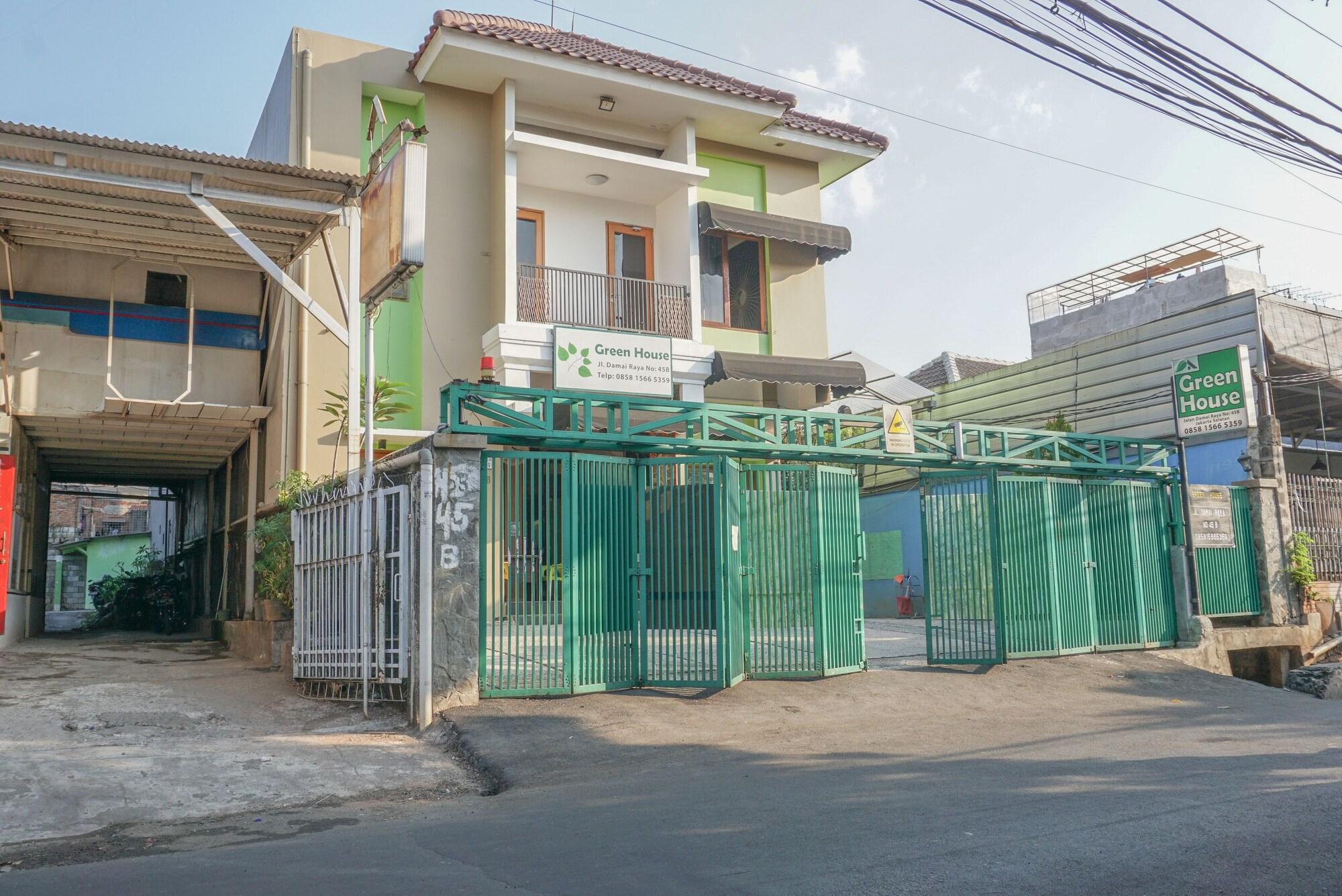 Готель Reddoorz Near Kemang Square Джакарта Екстер'єр фото